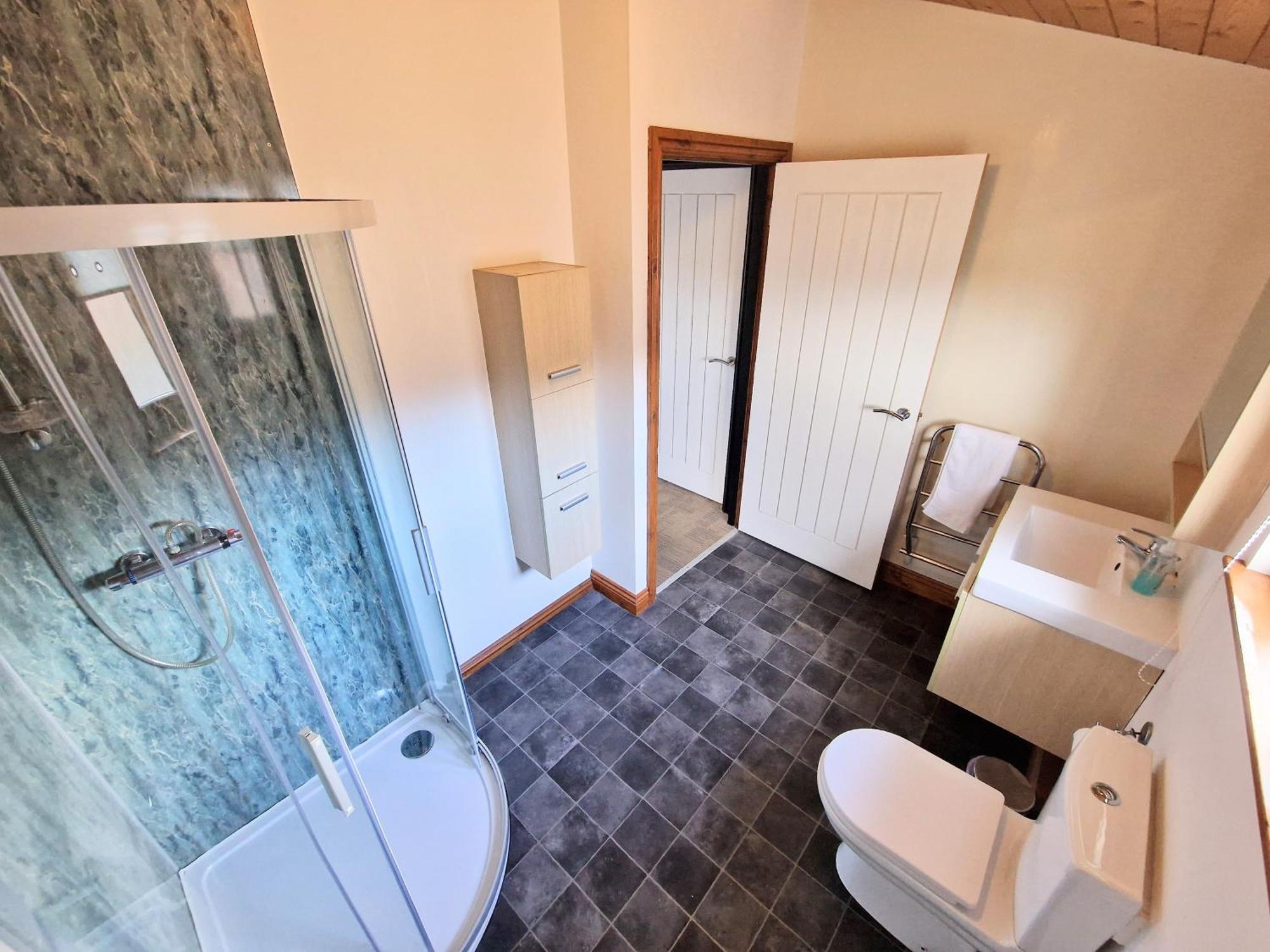 Ochil 9 With Private Hot Tub - Fife - Loch Leven - Lomond Hills - Pet Friendly Kelty Exterior foto
