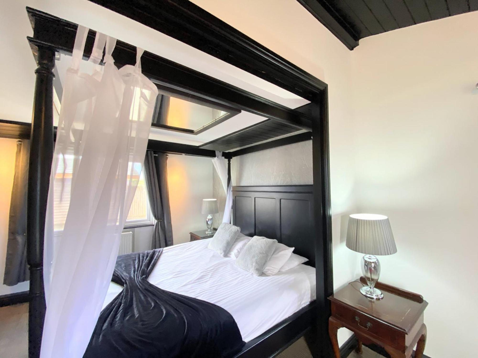 Ochil 9 With Private Hot Tub - Fife - Loch Leven - Lomond Hills - Pet Friendly Kelty Exterior foto