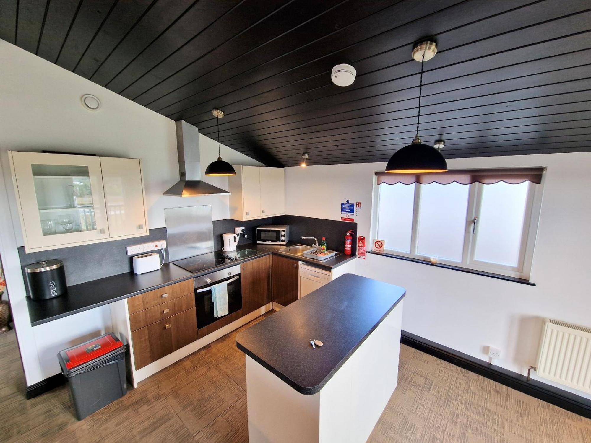 Ochil 9 With Private Hot Tub - Fife - Loch Leven - Lomond Hills - Pet Friendly Kelty Exterior foto