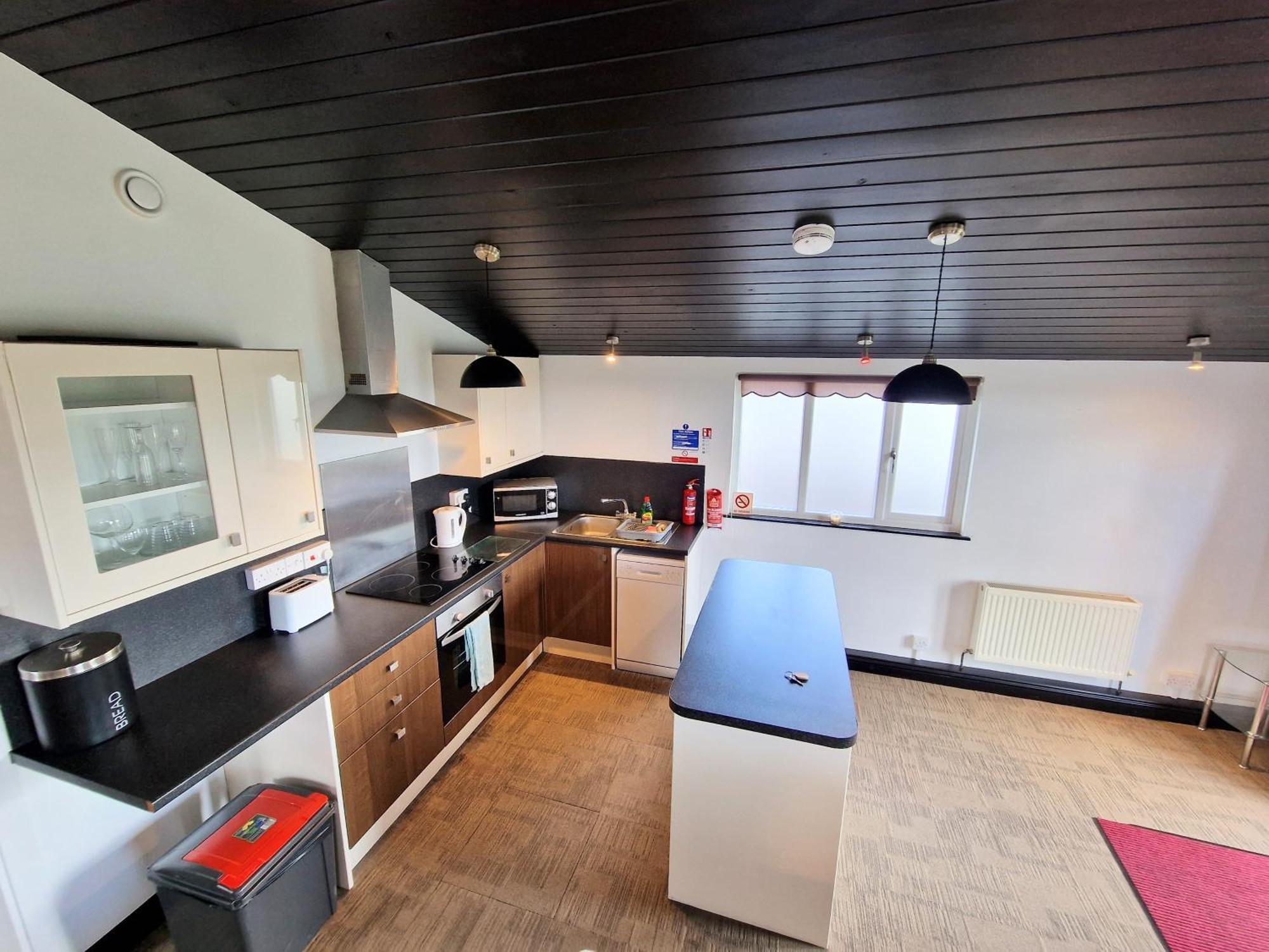 Ochil 9 With Private Hot Tub - Fife - Loch Leven - Lomond Hills - Pet Friendly Kelty Exterior foto